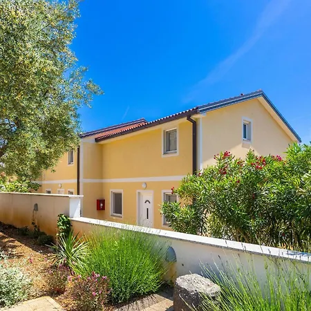 3 Bedroom Awesome In Dobrinj
