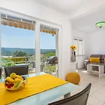 3 Bedroom Cozy In *