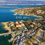 Apartamento 3 Bedroom Cozy In Dobrinj
