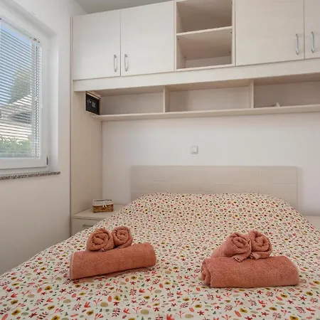 3 Bedroom Awesome In Dobrinj