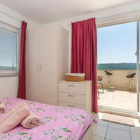 Apartment 3 Bedroom Awesome In *