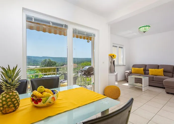 3 Bedroom Cozy In *