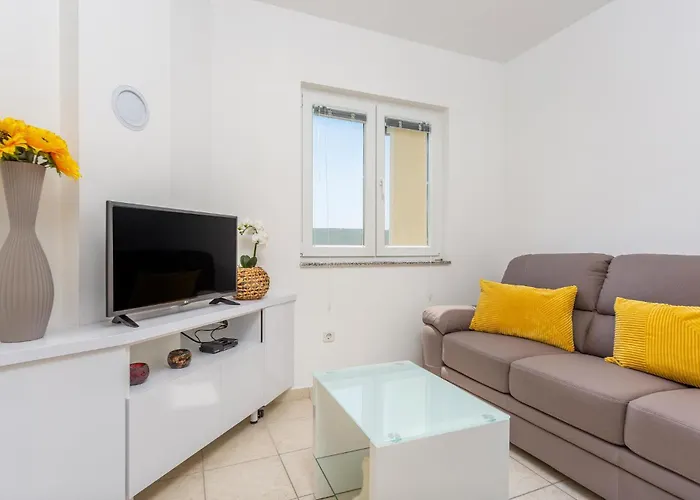 公寓 3 Bedroom Cozy In