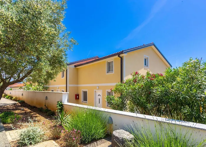 3 Bedroom Cozy In Dobrinj
