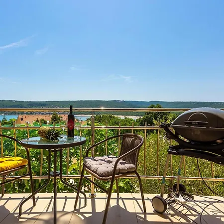 3 Bedroom Awesome In Apartament *