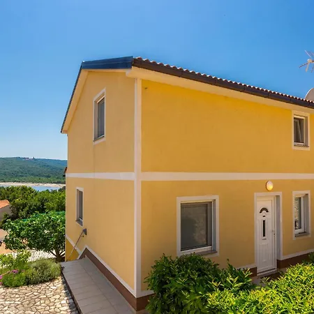 Apartament 3 Bedroom Awesome In Dobrinj